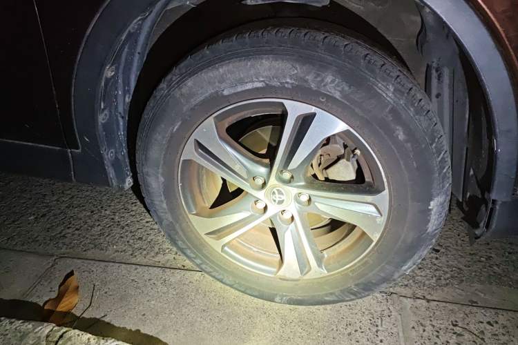 Used Toyota RAV4 2015 2.0L CVT Two-Wheel Drive Urban Edition Right Front Wheel Hub