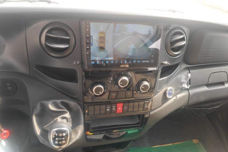 Used Iveco Eurocargo 2021 2.0T Manual Super-Rui Short Wheelbase Low-Roof Side-Hinged Door F1A