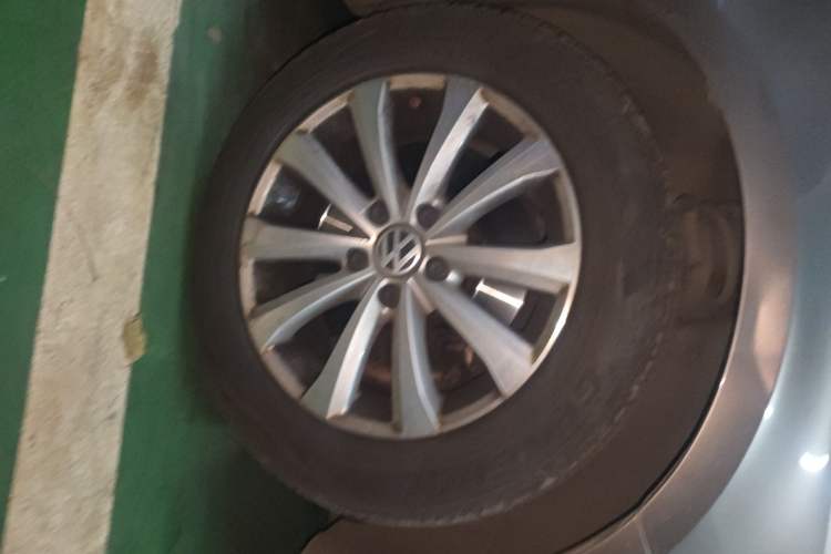 Used Volkswagen Magotan 2016 1.8TSI Smart Comfort Model Right Front Wheel Hub