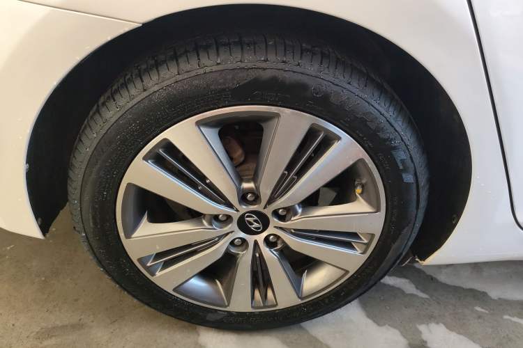 Used Hyundai Mistra 2016 1.8L Automatic Smart GLS Right Rear Wheel Hub