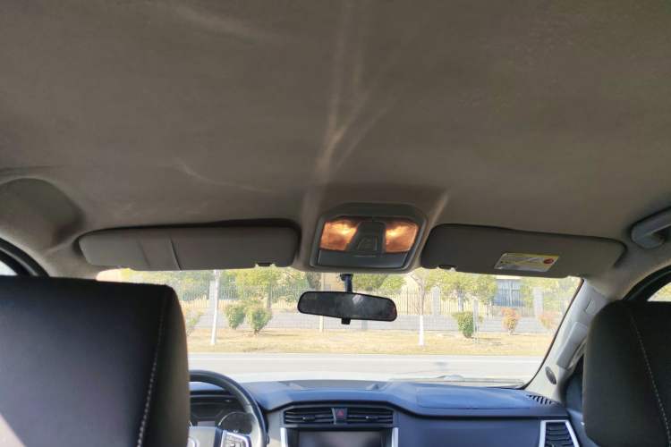 Used SAIC MAXUS T60 2017 2.8T Diesel Manual Two-Wheel Drive High-Ride Elite Long-Body Emission Standard V
