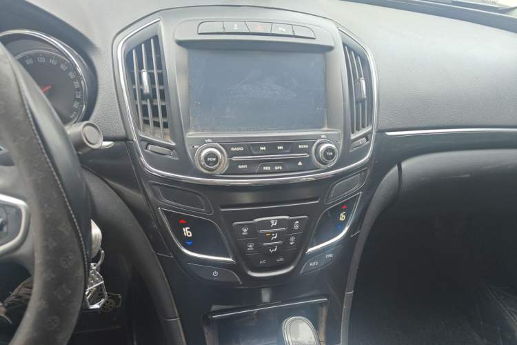 Used Buick Regal 2015 1.6T Leading Technology Model Audio And AC Panel