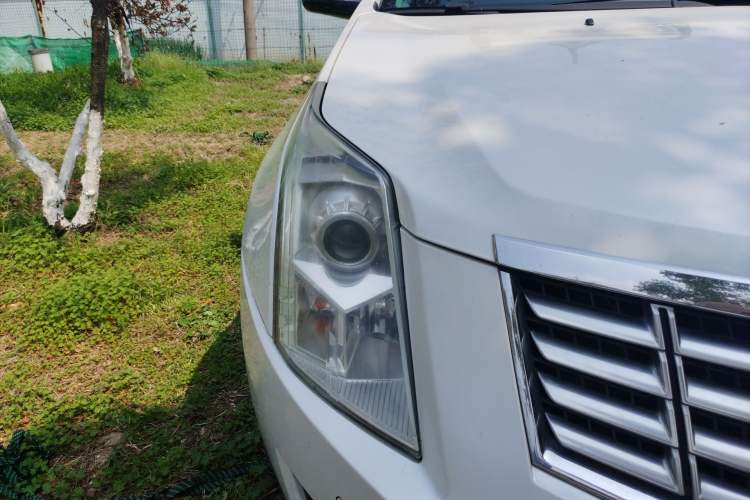 Used Cadillac SRX 2015 3.0L Elite Model Right Front Headlight