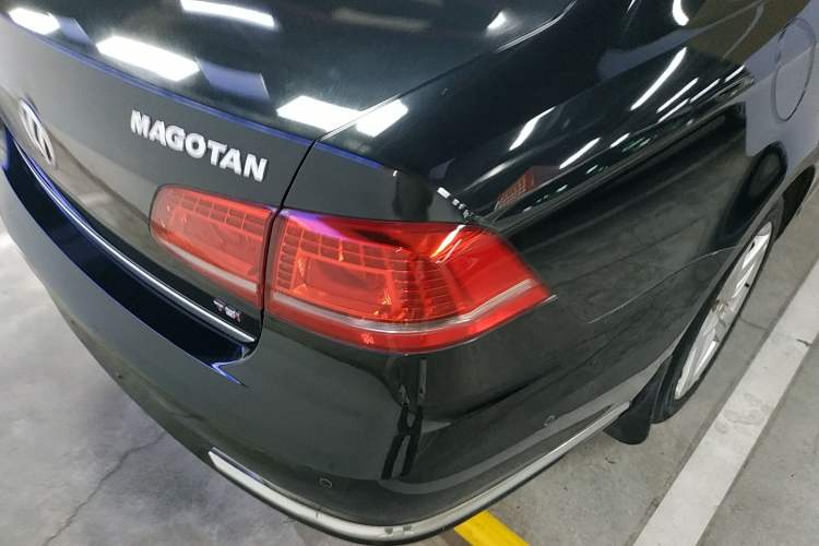 Used Volkswagen Magotan 2015 2.0 TSI Prestige Model Exterior 3