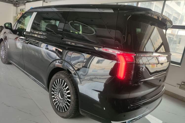 Used Zeekr 009 2024 7-Seater Walk-Through Version Four-Wheel Drive 108 kWh