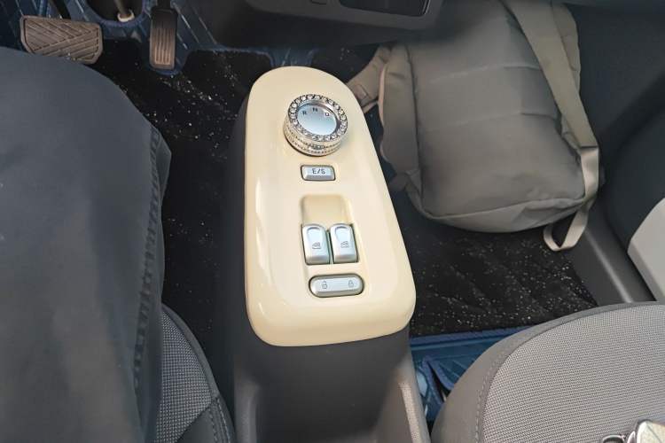 Used CHANGAN NEVO Lumin 2025 205 km Xiangqin Version
