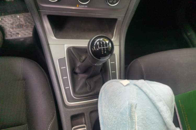 Used Volkswagen Golf 2016 1.6L Manual Fashion Edition Gear Lever