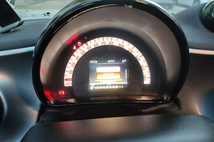 Used smart forfour 2016 1.0L 52 kW Passion Edition Instrument Cluster