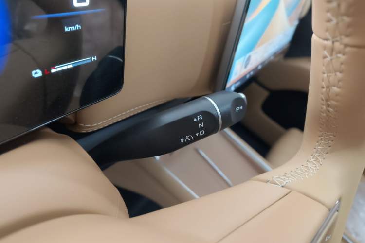 Used Wuling Wuling Starlight 730 2025 Model Plug-in Hybrid 125km Luxury Edition