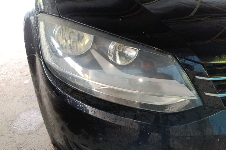 Used Volkswagen Sharan 2013 1.8TSI Standard Model Euro IV Right Front Headlight