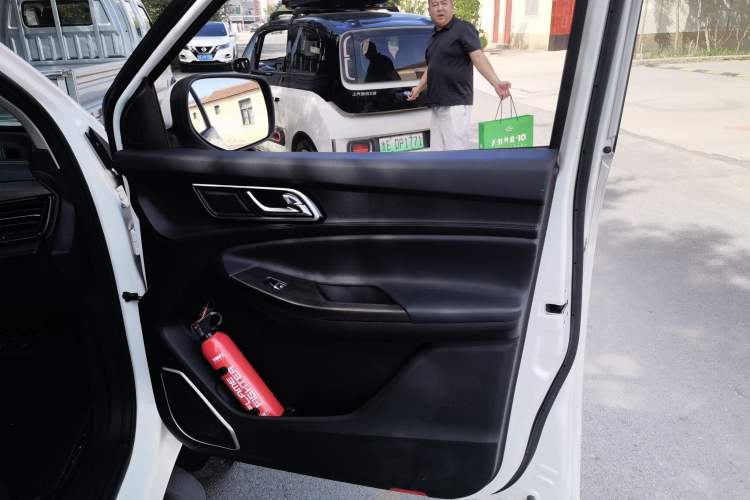 Used JMC Yuhu 9 2019 2.0T Automatic Gasoline Two-Wheel Drive Luxury Edition
