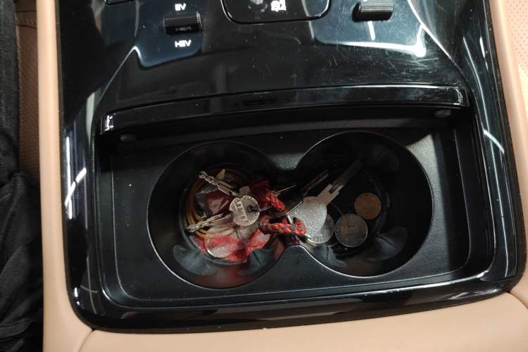 Used Denza D9 2024 DM-i 1050 Luxury Model Interior 1