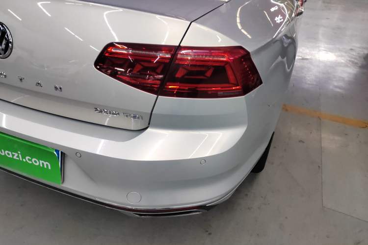 Used Volkswagen Magotan 2020 280TSI DSG Comfort Edition Right Rear Taillight