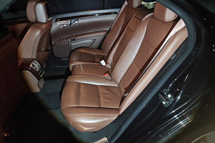 Used Mercedes-Benz S-Class 2010 S 400 L HYBRID Left Rear Seat