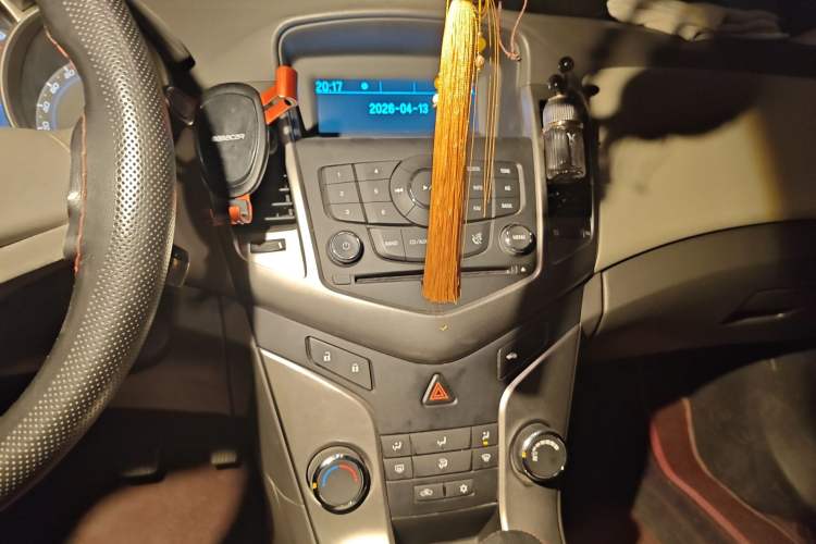 Used Chevrolet Cruze 2015 1.5L Classic SL MT Audio And AC Panel