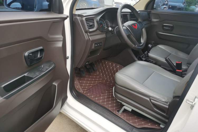 Used Wuling Hongguang V 2022 1.5L Enjoy Edition Electric-Powered LAR
