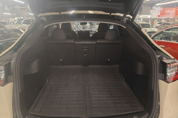 Used Tesla Model Y 2022 Long-Range All-Wheel-Drive Version