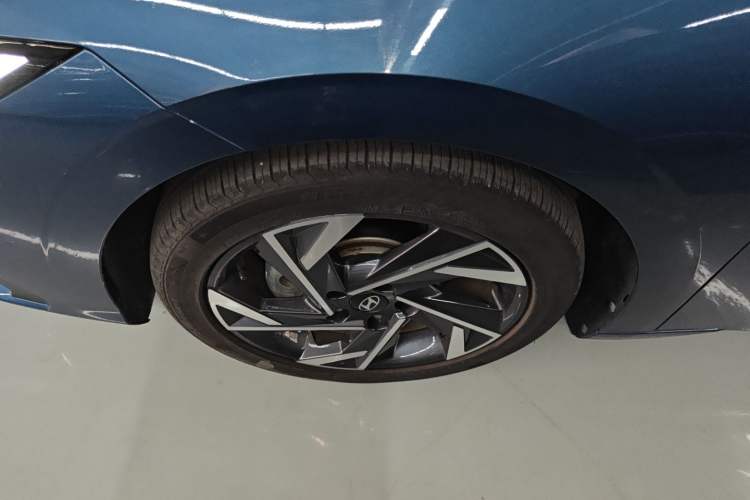 Used Hyundai Elantra 2023 1.5L CVT GLX Elite Edition Left Front Wheel Hub