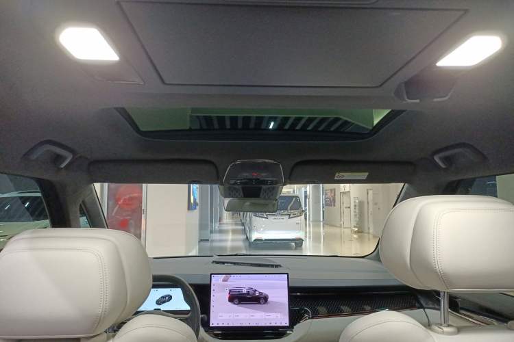 Used Zeekr 009 2024 7-Seater Walk-Through Version Four-Wheel Drive 108 kWh