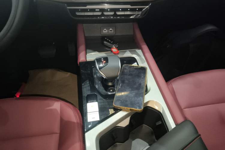 Used JETOUR X70 2024 1.5T DCT Glory PRO 7-Seater