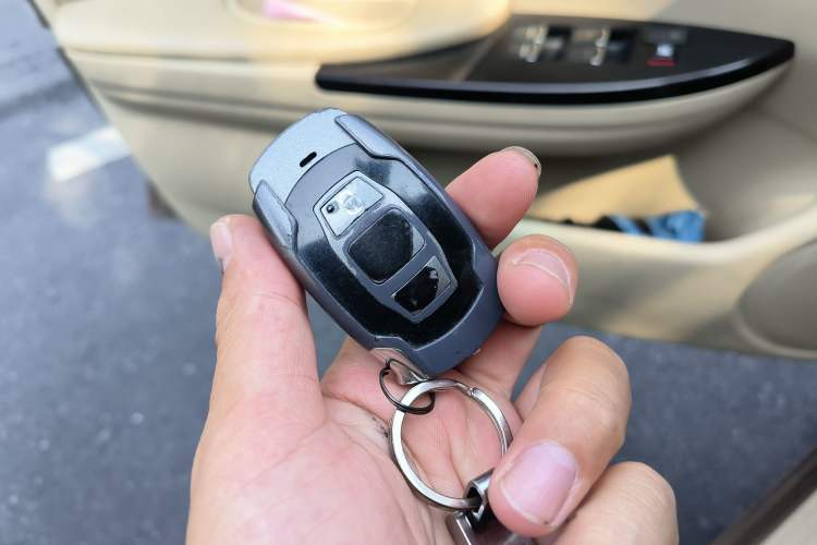 Used BYD G6 2013 2.0L Manual Luxury Version
