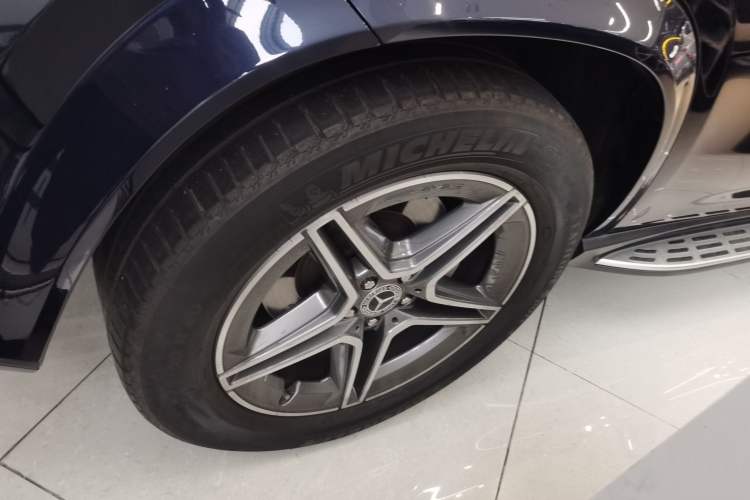 Used Mercedes-Benz GLE 2022 Refreshed GLE 450 4MATIC Luxury Edition Right Rear Wheel Hub