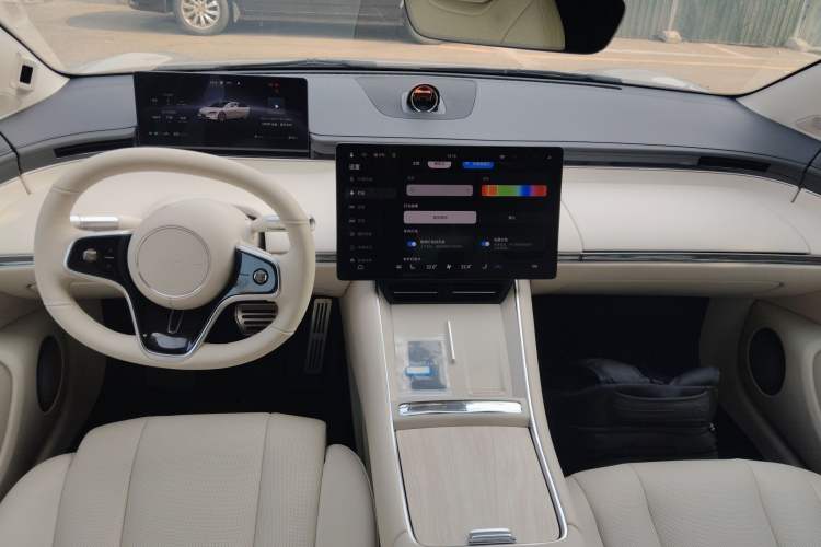 Used Hima Luxeed S7 2025 705 km Pro