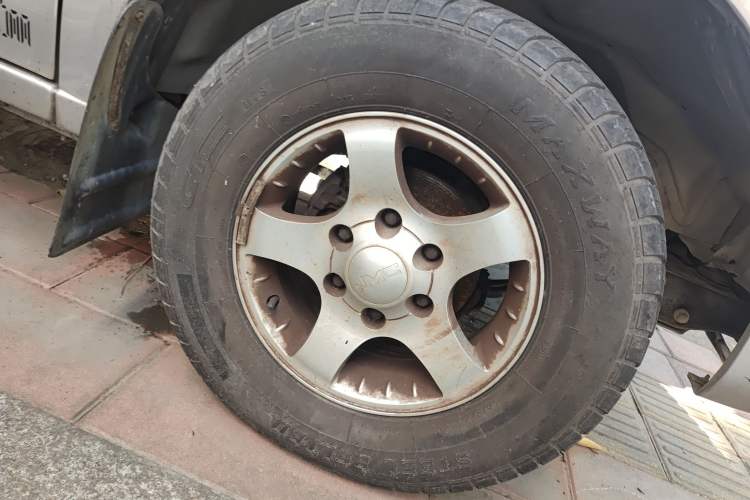 Used JMC Baodian 2013 2.0L Two-Wheel-Drive Gasoline Comfortable Value Edition