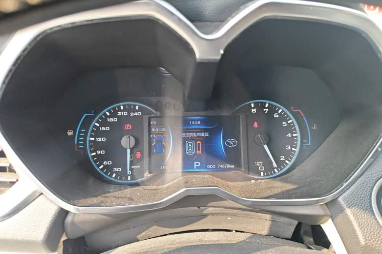 Used Soueast DX7 2017 1.5T Automatic White Rider Trim
