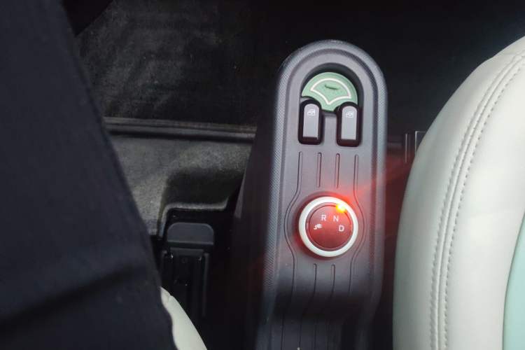 Used Wuling Hongguang MINIEV 2020 Enjoyment Model Lithium Iron Phosphate Gear Lever