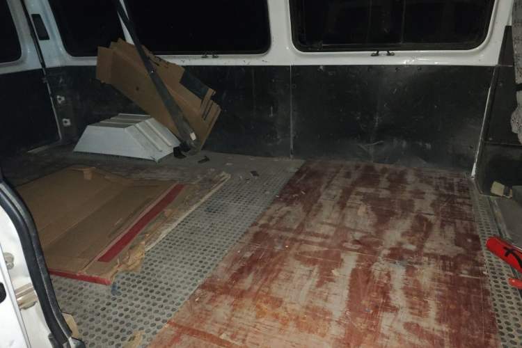 Used JMC Transit 2021 2.8T Space King Standard Version Long Wheelbase Mid-Height Roof Rear Dual Tires – Step 6-Seater Diesel China VI Emission Standard JX493
