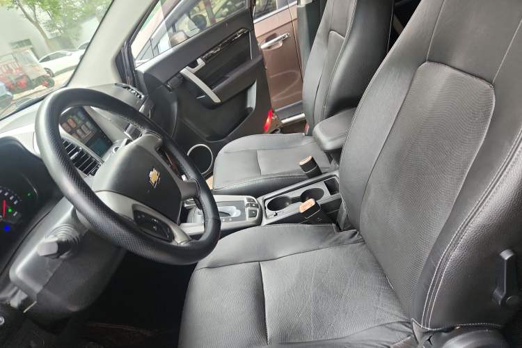 Used Chevrolet Captiva 2017 2.4L 4x4 Flagship Edition 7-Seater
