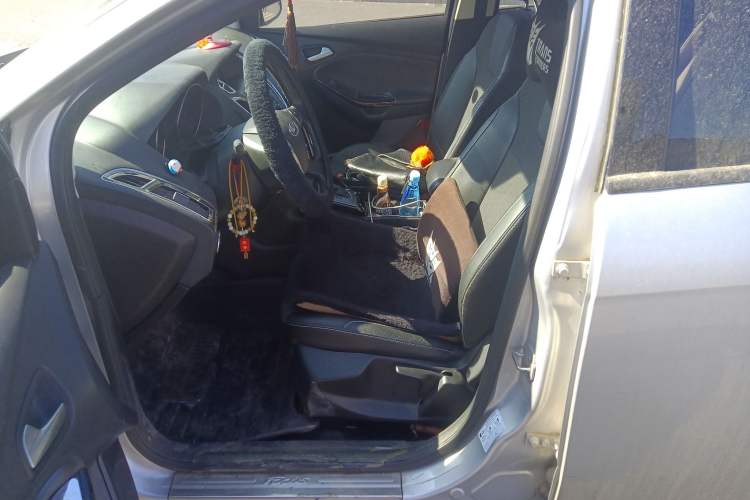 Used Ford Focus 2012 Sedan 1.6L Automatic Fashion Edition