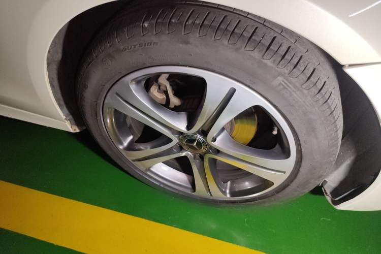 Used Mercedes-Benz E-Class 2016 E 200 L Sport Edition Right Front Wheel Hub