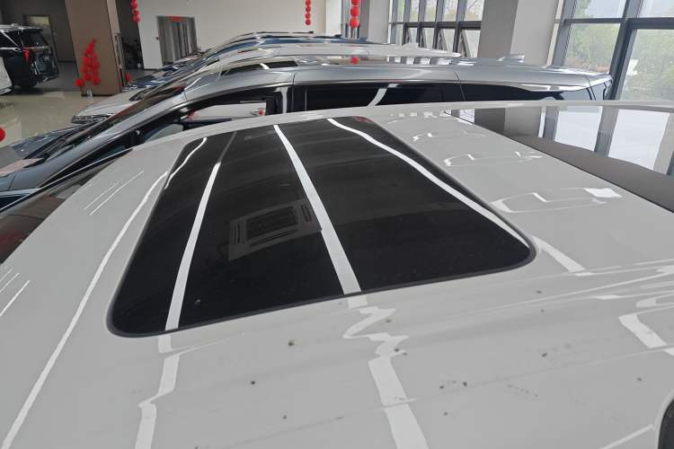 Used Buick Century 2023 2.0T Six-Seater Yinshi Edition Roof