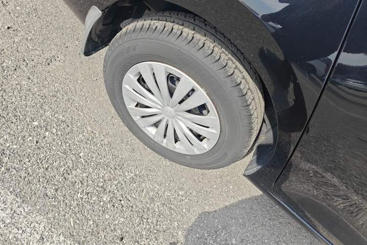 Used Volkswagen Santana 2015 1.6L Manual Fashion Edition Right Rear Wheel Hub