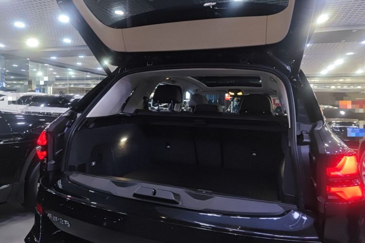 Used BMW X5 2023 xDrive 30Li Luxury M Sport Package
