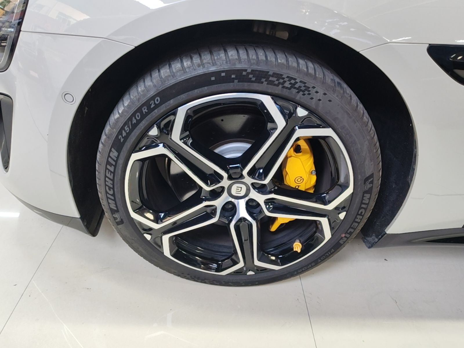 Xiaomi Auto SU7 2024 Rear-Drive Ultra-Long Range Advanced Pro-Level Intelligent Driving Version — снимка 10