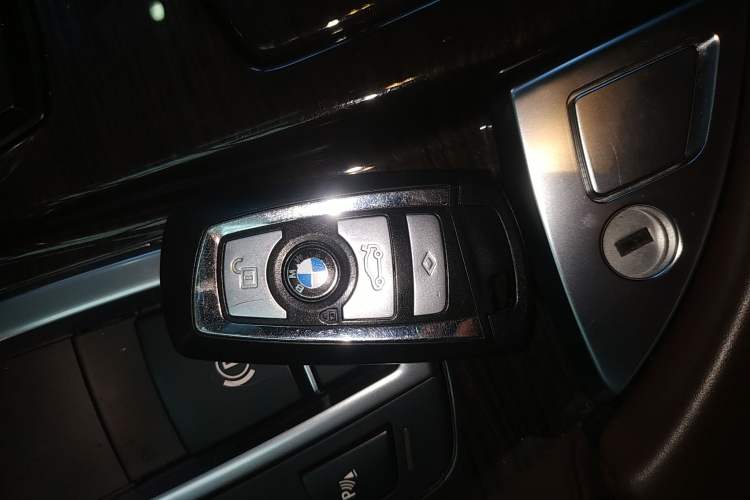 Used BMW 5 Series 2017 525Li Luxury Design Package Vehicle Key