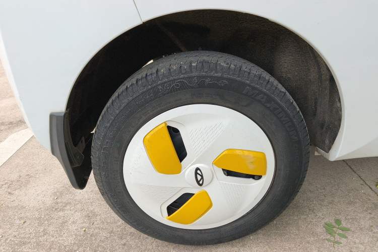 Used Chery QQ Ice Cream 2023 120km Ice Cream-Type Lithium Iron Phosphate Right Rear Wheel Hub