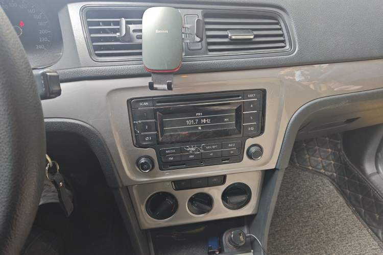 Used Volkswagen Lavida 2013 Revised Classic 1.6L Manual Fashion Edition