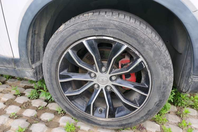 Used FAW Senya R7 2016 1.6L Manual Smart Version Right Front Wheel Hub