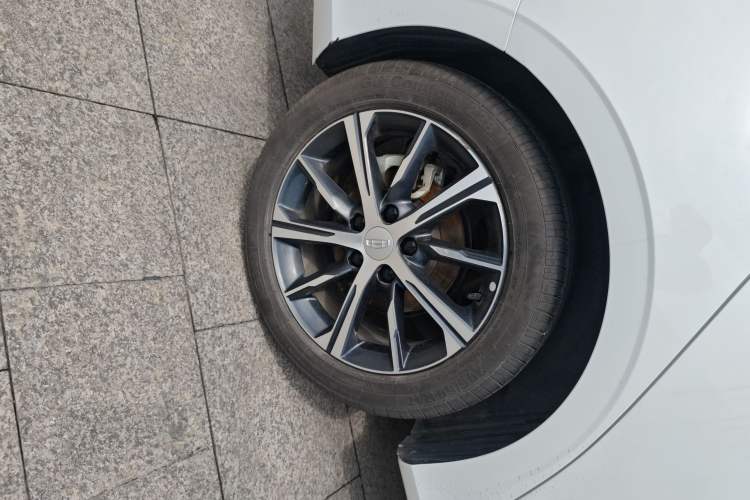 Used Geely Auto Emgrand 2022 4th Generation 1.5L CVT Flagship Model Right Rear Wheel Hub