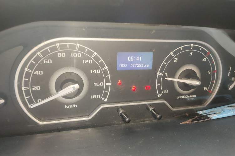 Used SAIC MAXUS Xintu V80 2019 2.5T Classic Edition 6-Speed Manual – Aoyuntong Short Wheelbase Mid-Height Design 5/6 Seats