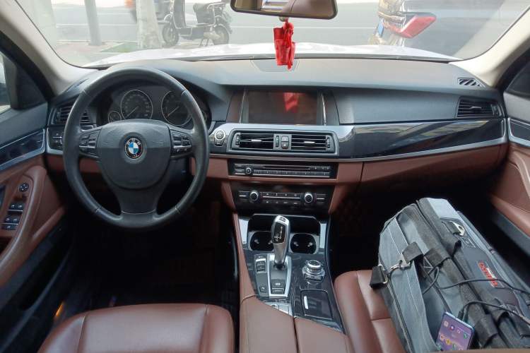 Used BMW 5 Series 2014 520i Elegant Edition Center Console