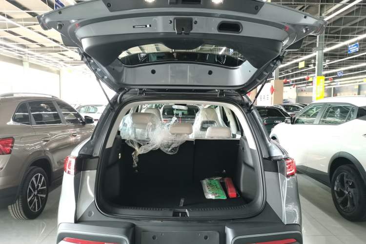 Used BYD Yuan UP 2025 Model 301KM Leading Version Trunk