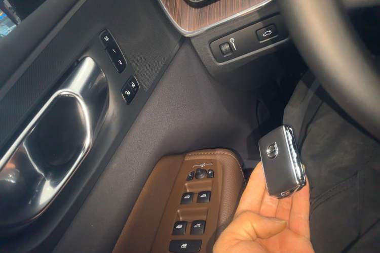 Used Volvo XC60 2021 T5 4x4 Smart Luxury Edition