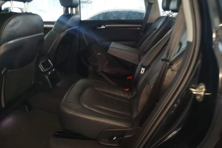 Used Audi Q7 2014 35 TFSI Ambition Edition Left Rear Seat