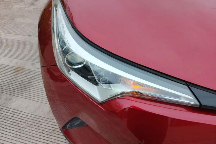 Used Toyota IZOA 2018 2.0L Yichi Version China VI Standard
