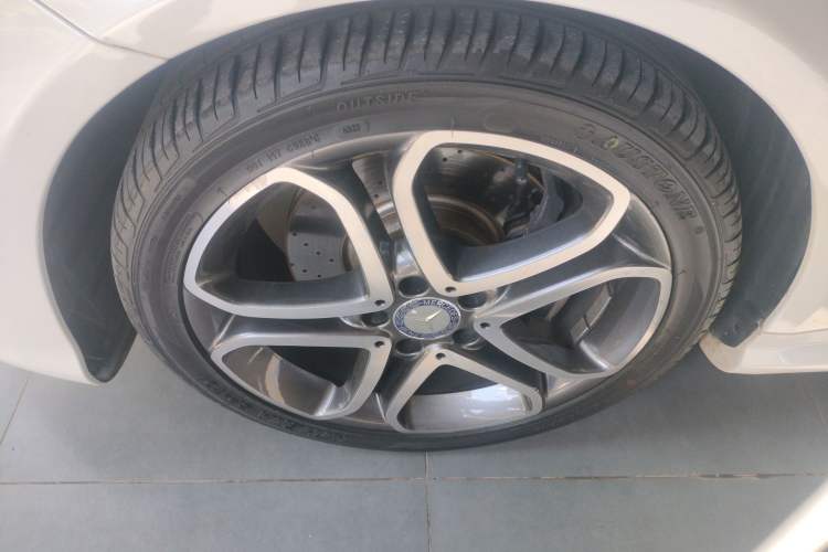 Used Mercedes-Benz E-Class 2014 E 260 Convertible Coupe Left Front Wheel Hub